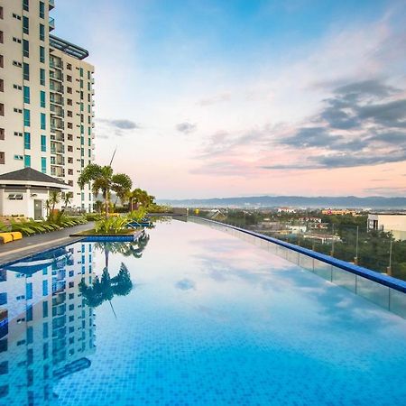 C Suites At Mactan Newtown Мактан Экстерьер фото