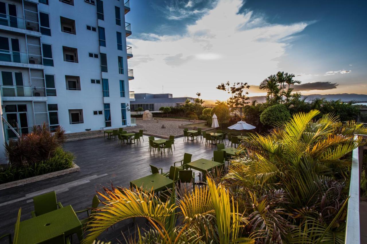 C Suites At Mactan Newtown Мактан Экстерьер фото