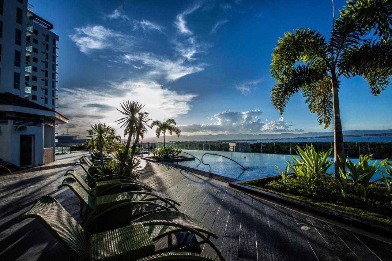 C Suites At Mactan Newtown Мактан Экстерьер фото