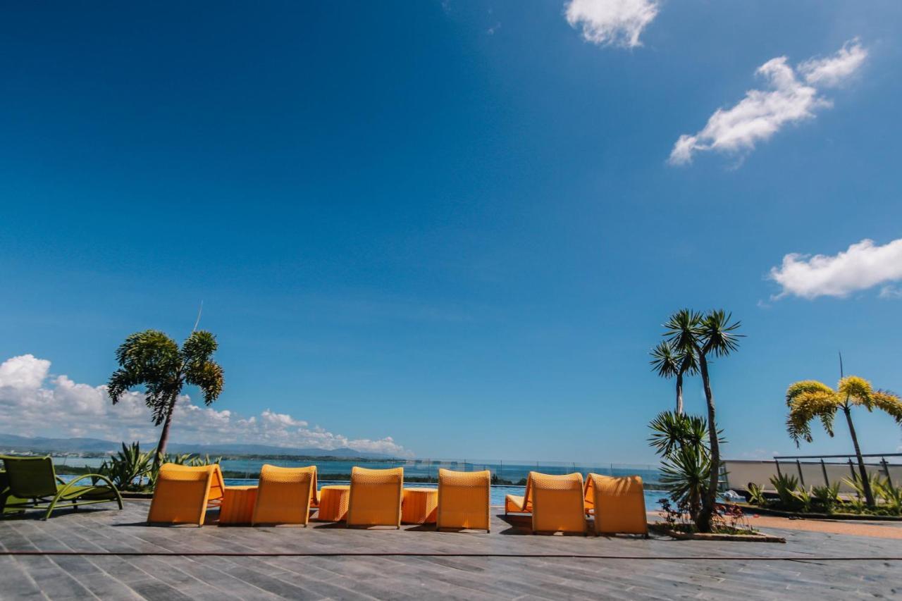C Suites At Mactan Newtown Мактан Экстерьер фото