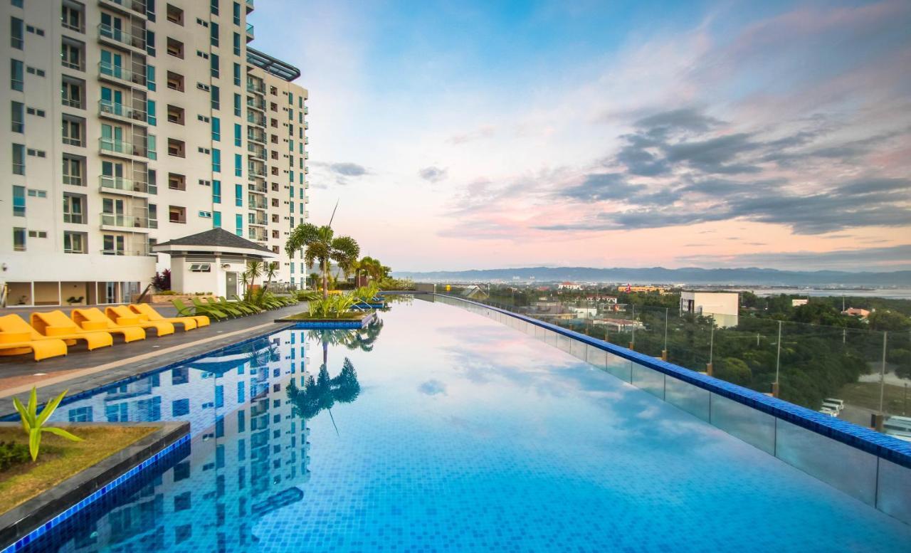 C Suites At Mactan Newtown Мактан Экстерьер фото