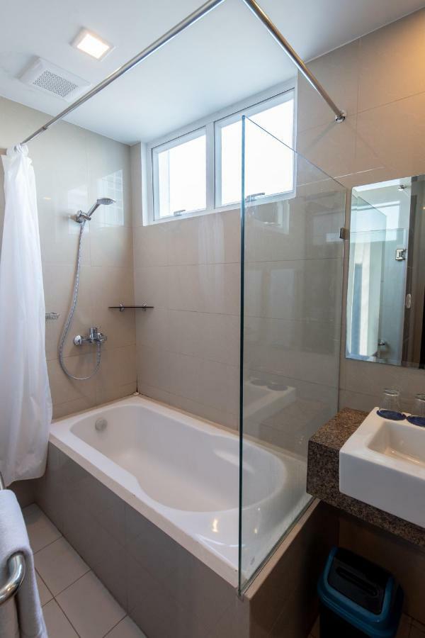 C Suites At Mactan Newtown Мактан Номер фото