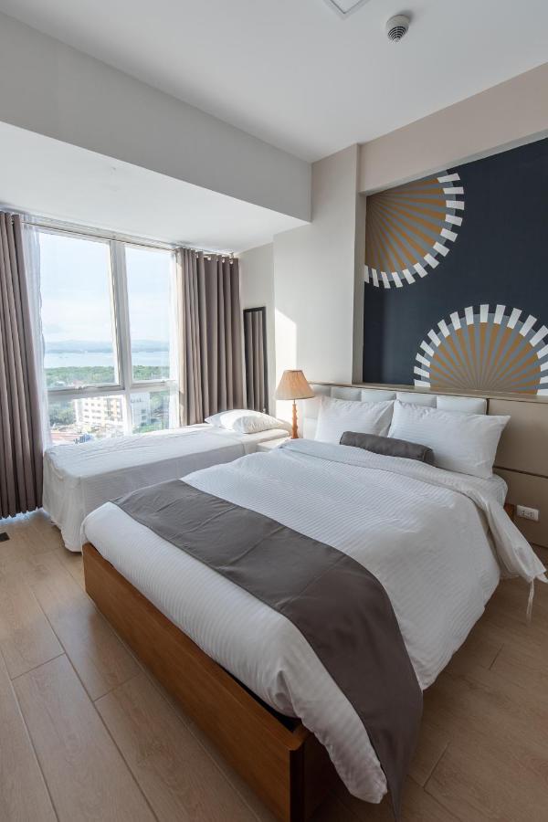C Suites At Mactan Newtown Мактан Экстерьер фото